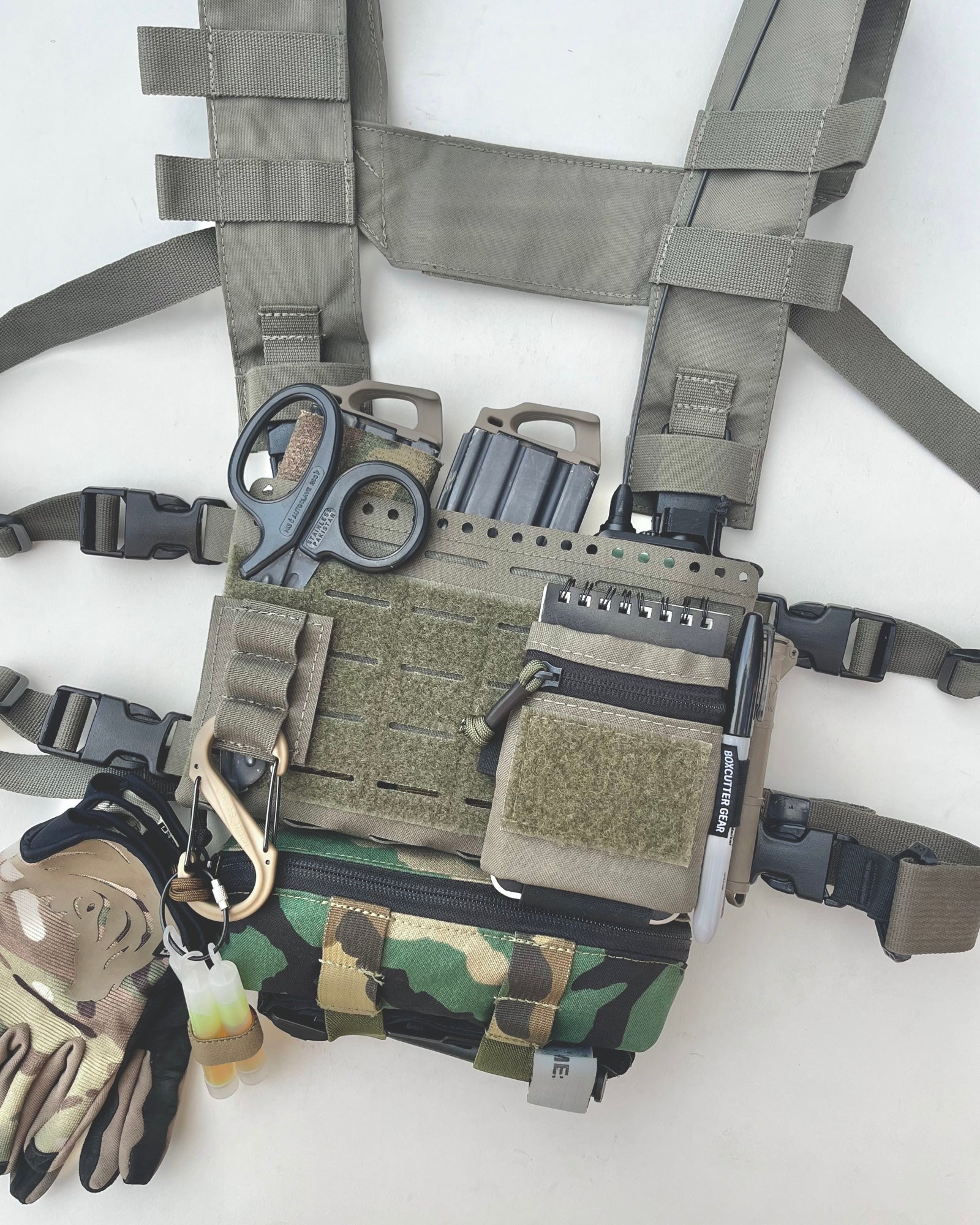 [ZAP]-v Zippered Admin Pocket -(Velcro Backed)