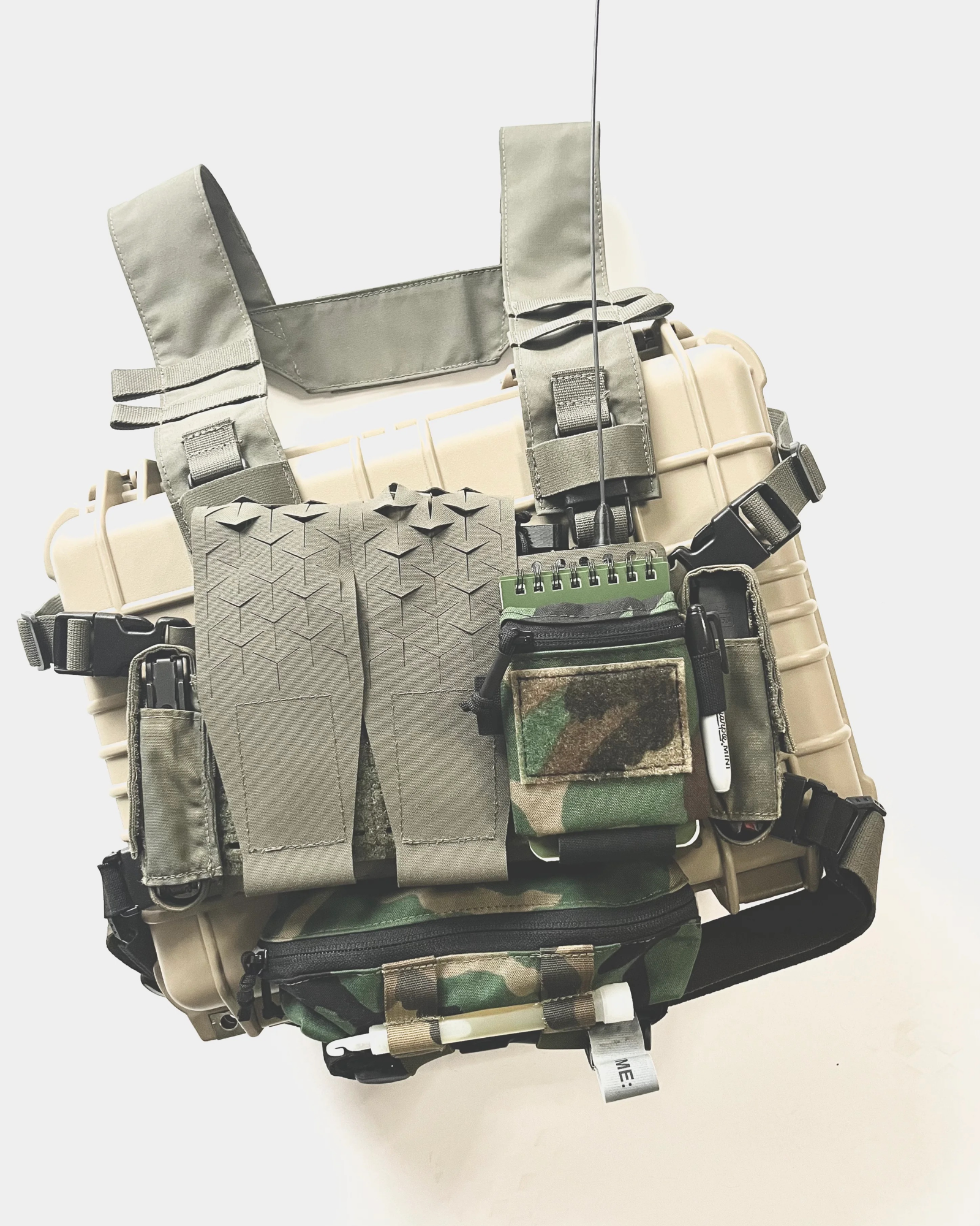 [ZAP]-v Zippered Admin Pocket -(Velcro Backed)