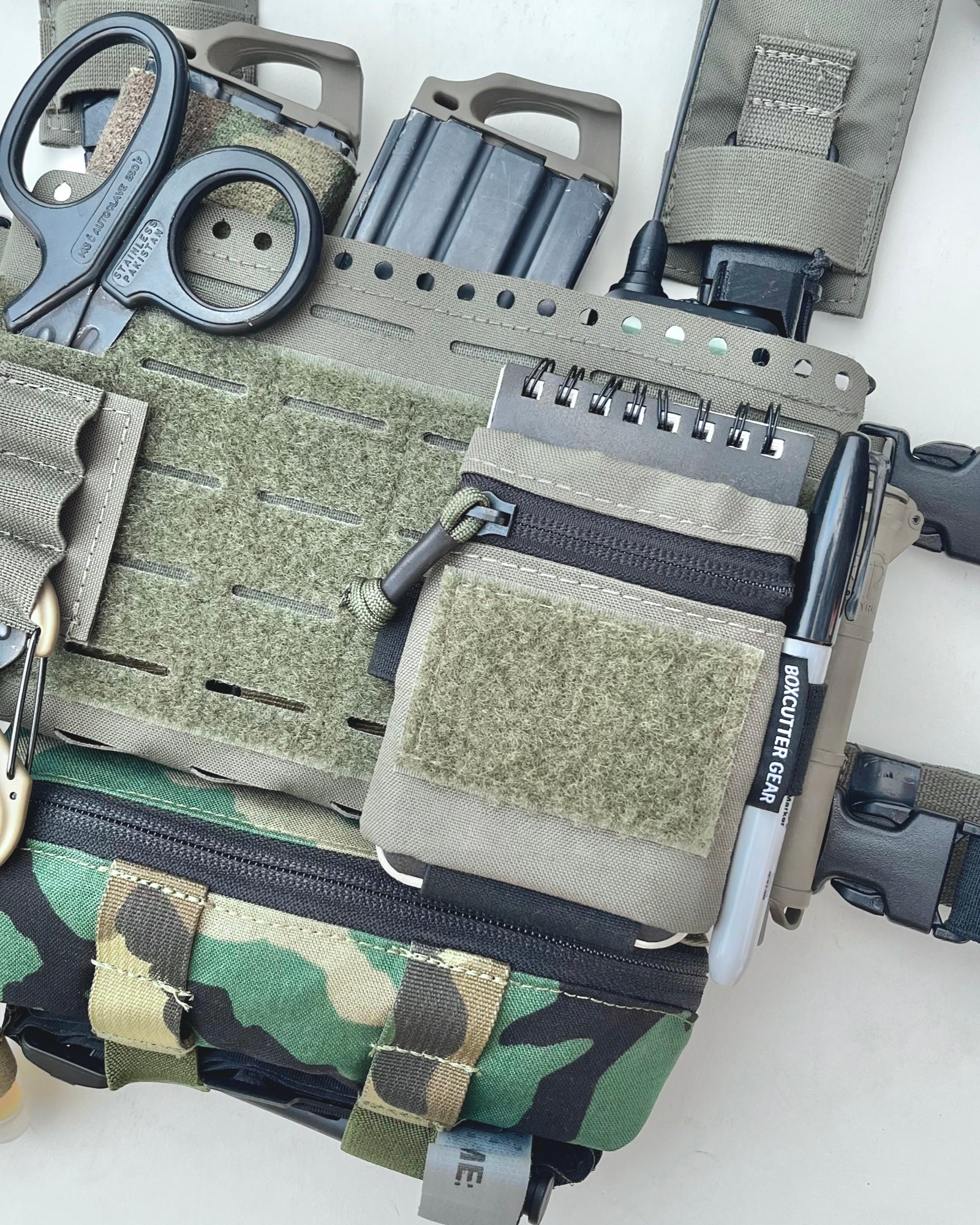 [ZAP]-v Zippered Admin Pocket -(Velcro Backed)