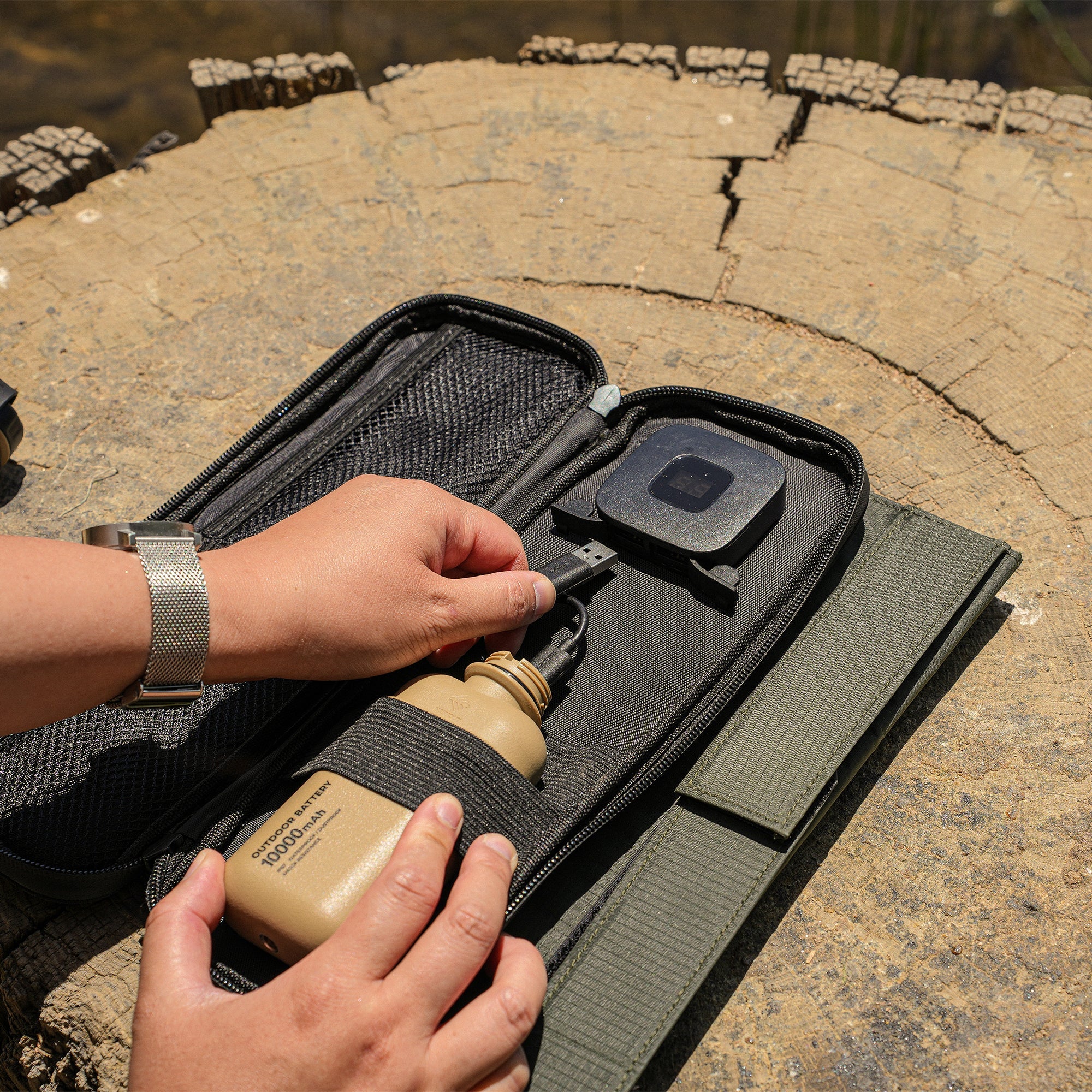 Nestout 2 Panel Solar Charger