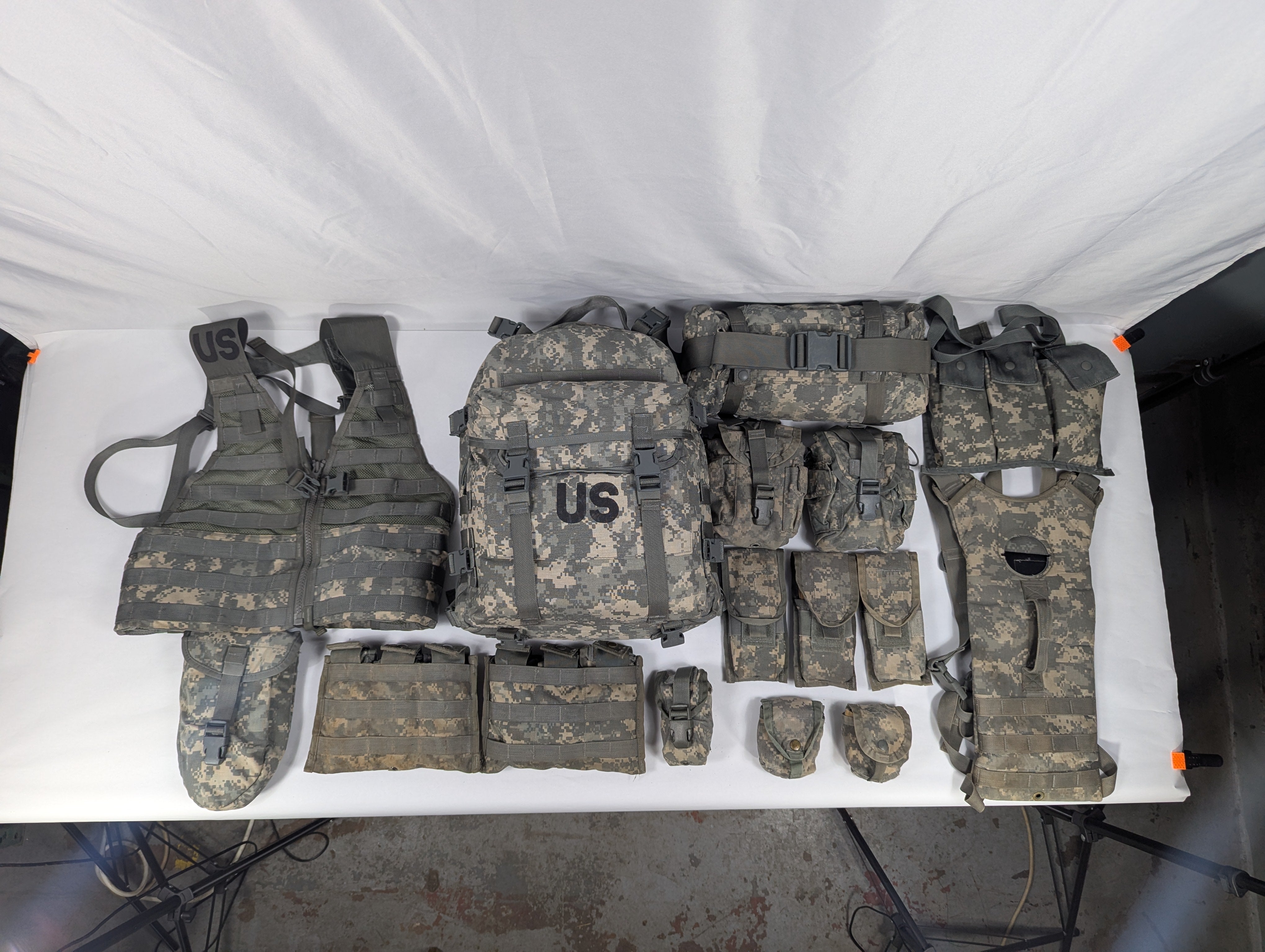 Genuine USGI MOLLE II 16-Piece Rifleman Set - ACU / UCP Camo