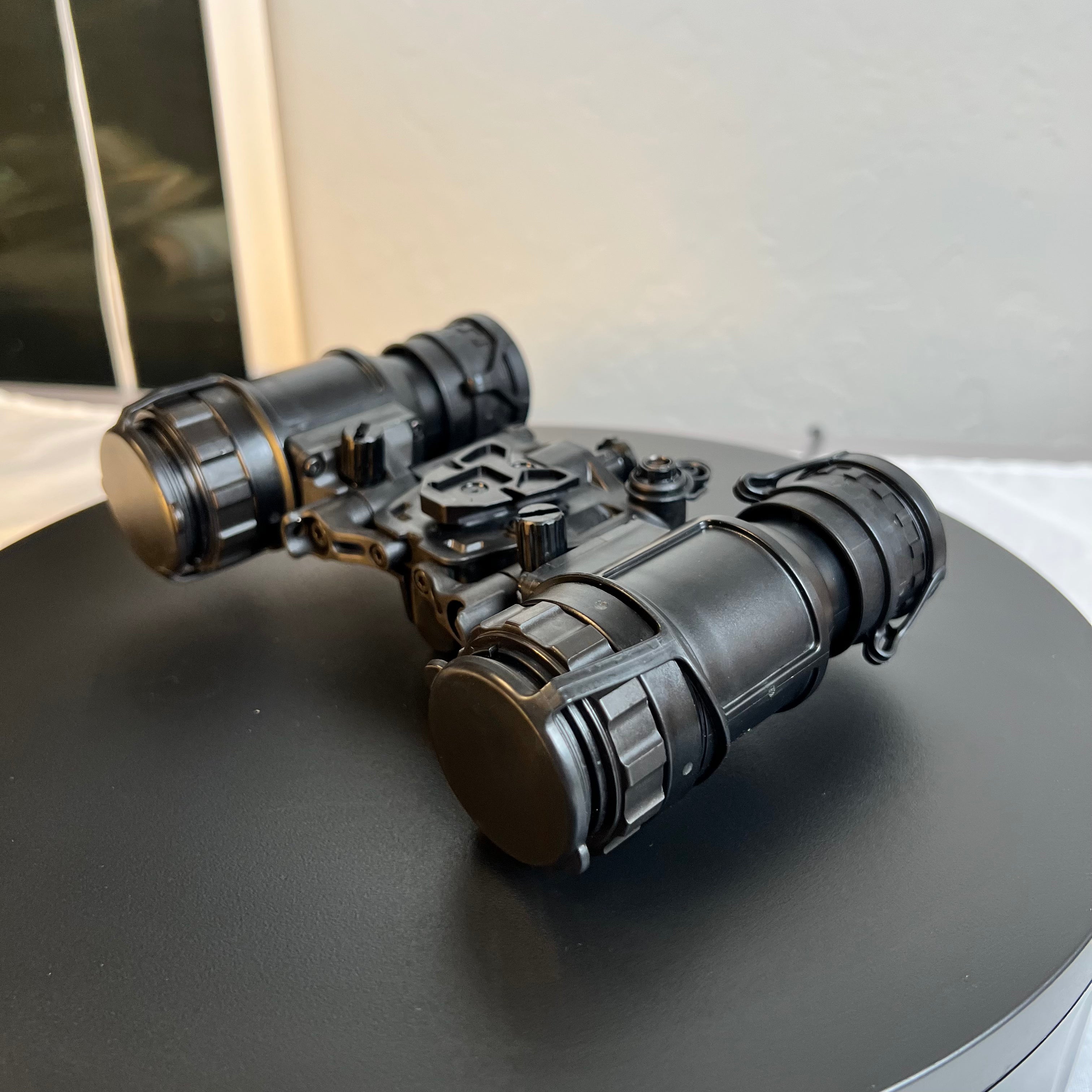 Elbit AN/PVS-31D | Up to 2700 FOM Gen 3 White Phosphor & Manual Gain | External Power Port