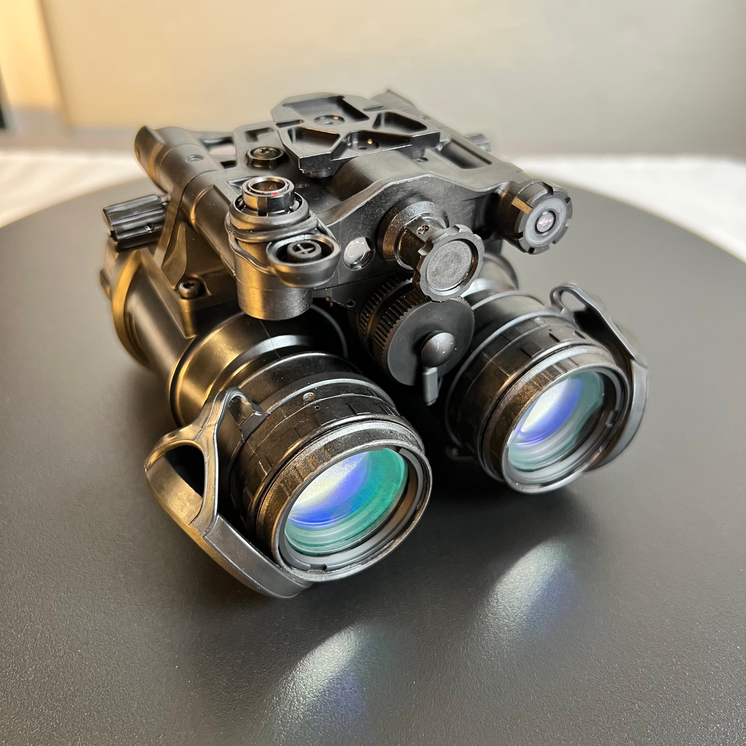 Elbit AN/PVS-31D | Up to 2700 FOM Gen 3 White Phosphor & Manual Gain | External Power Port