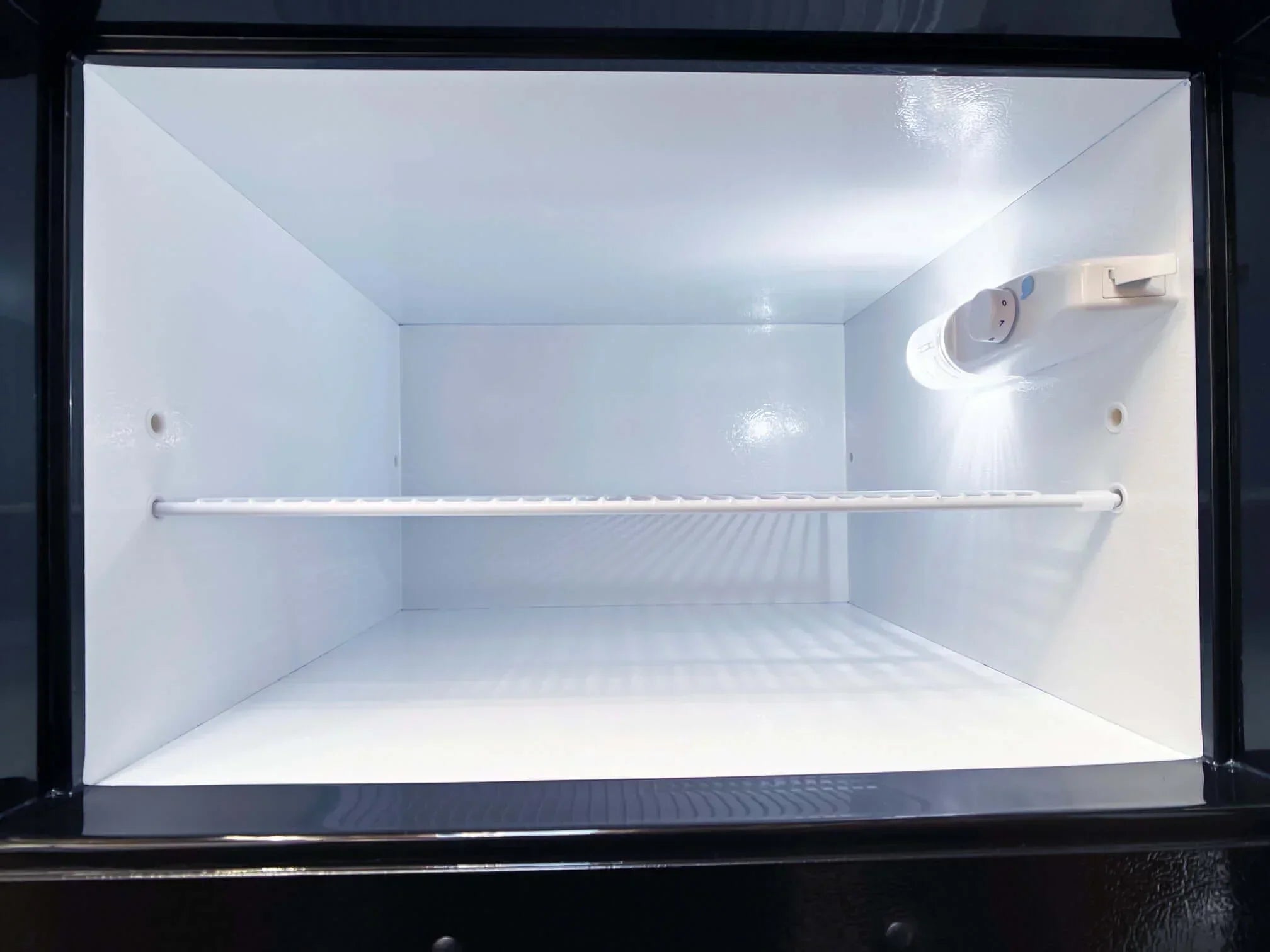 SunStar 16CU Solar/DC Refrigerator - White ST-16RF-W