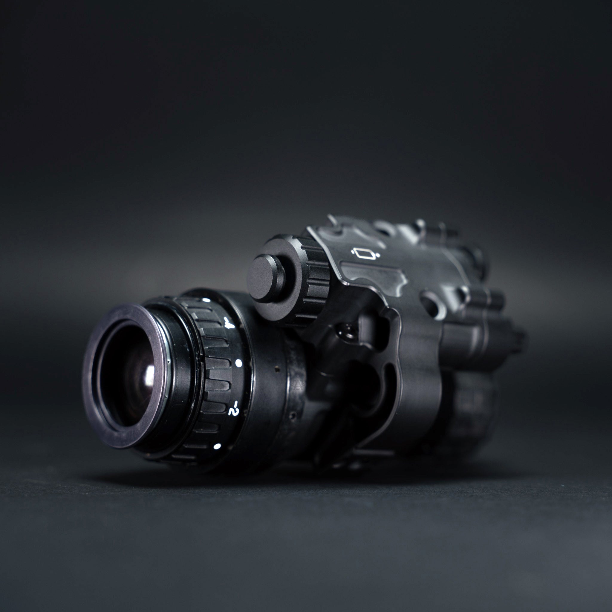 LLI MH-14 | Gen 3 White Phosphor w/ Up to 2600 FOM & Manual Gain | Just 8.6 Oz & 50+ Hours of Runtime