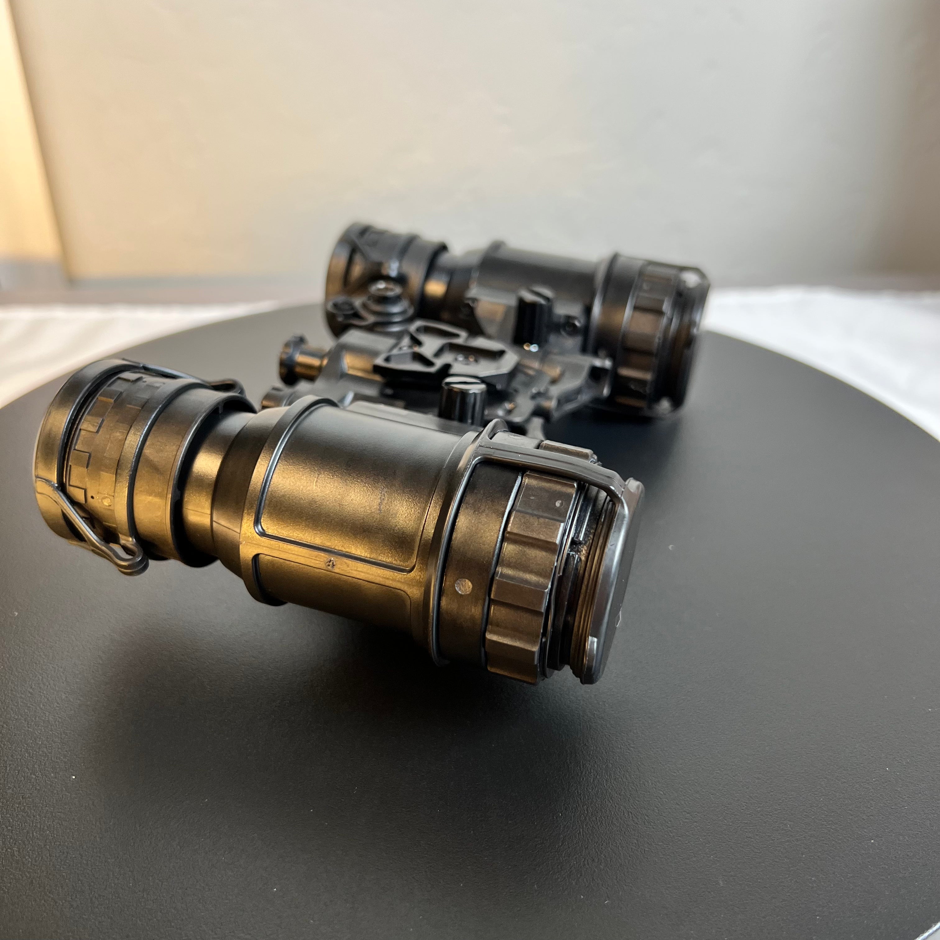 Elbit AN/PVS-31D | Up to 2700 FOM Gen 3 White Phosphor & Manual Gain | External Power Port