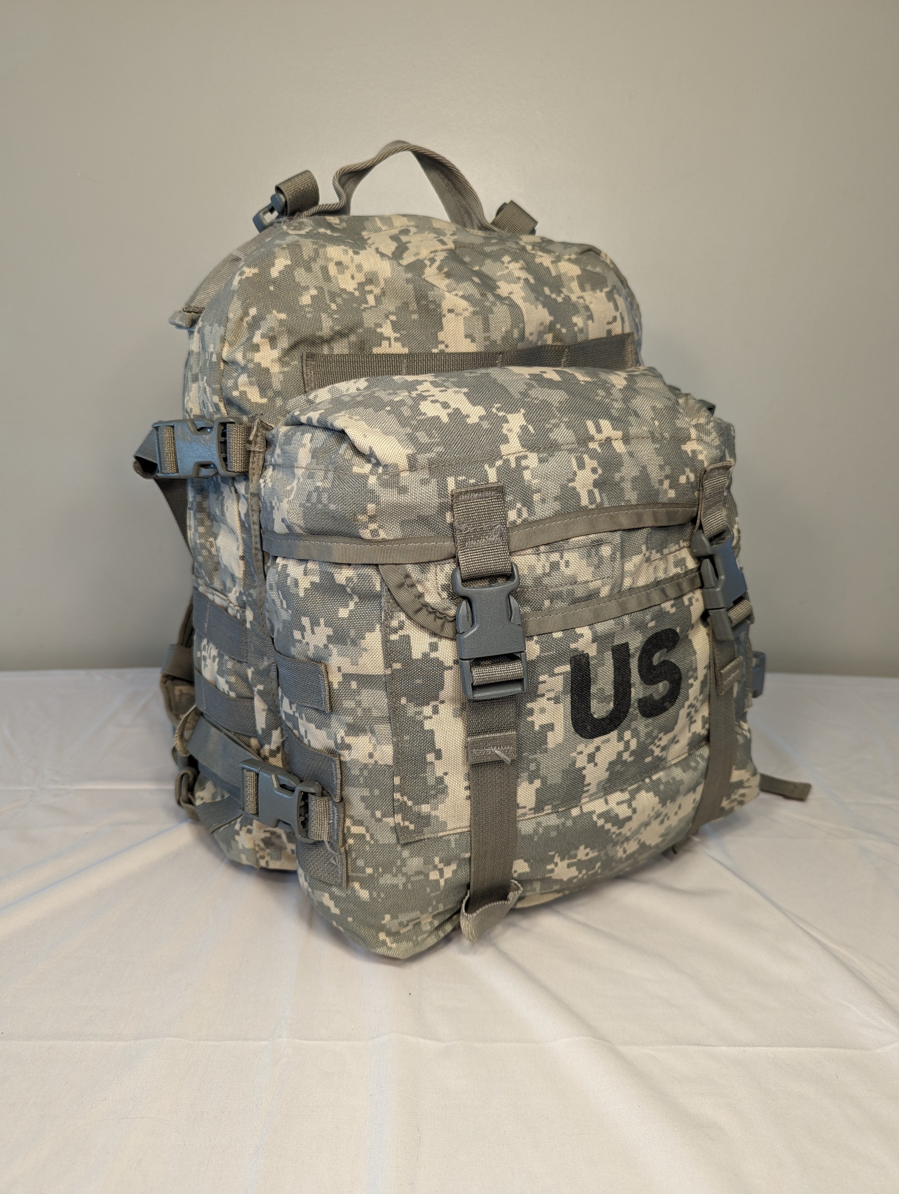 Genuine USGI MOLLE II 16-Piece Rifleman Set - ACU / UCP Camo